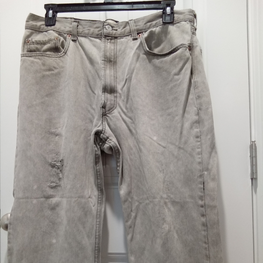 Levi's 550 Men's Size 38x30 Light Gray Relaxed Fit Straight Leg Distressed Jeans